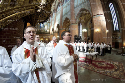 Wielki Czwartek, Msza Krzyzma w katedrze pelplinskiej...