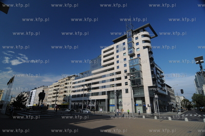 Gdynia. Plac Kaszubski. Apartamentowiec Transatlanyk...