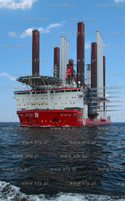 Do gdynskiego portu przyplynal widowiskowy statek -...