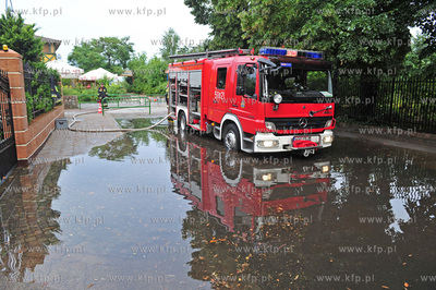 Sopot. Ulica Poniatowskiego. Ulewny popoludniowy deszcz...