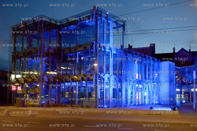 Ogolnoswiatowa akcja Na niebiesko dla autyzmu. Nz podswietlony...