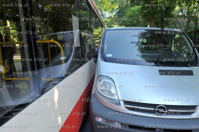 Sopot ulica Powstancow Warszawy. Niewlasciwie zaparkowany...