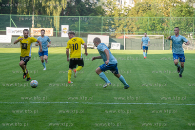 Mecz piłkarskiej Klasy A, w którym zmierzyły się...