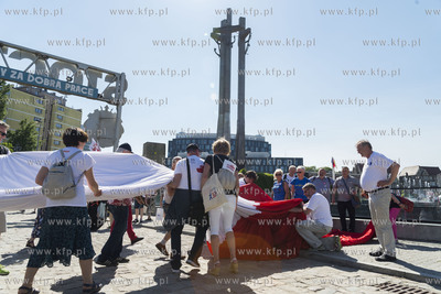 Gdańsk. ECS. Święto Wolności i Solidarności. Składanie...