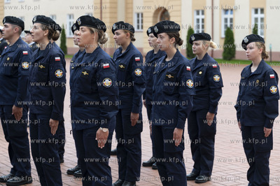 Gdynia. Akademia Marynarki Wojennej. Uroczysta promocja...