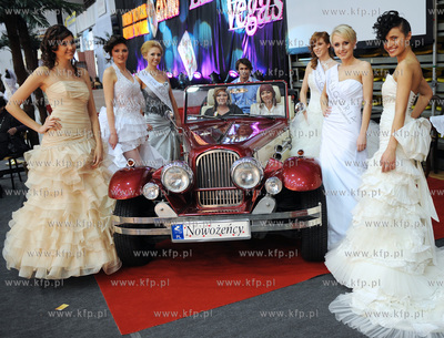 Gdansk. VII Targi Slub i Wesele. Nz modelki w sukniach...