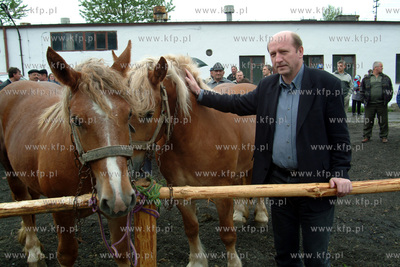 Maciej Plazynski na targu konnym w Opaleniu, k. Gniewu....
