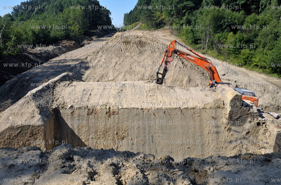 Wyburzanie ostatniego starego wiaduktu dawnej trasy...