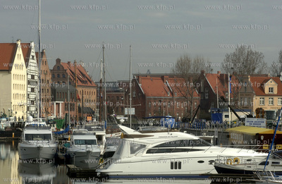 Gdansk. Marina na ul. Szafarnia. 13.04.2008 Fot. Maciej...