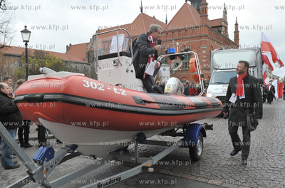 Dzien Niepodleglosci w Gdansku. Barwna parada przeszla...
