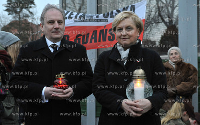 Dzien Zolnierzy Wykletych. Akcja palenia zniczy na...