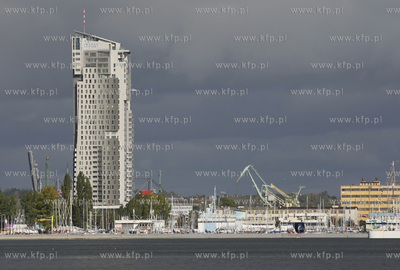 Gdynia. Sea Towers. Skwer Kosciuszki.
09.10.2009
fot....