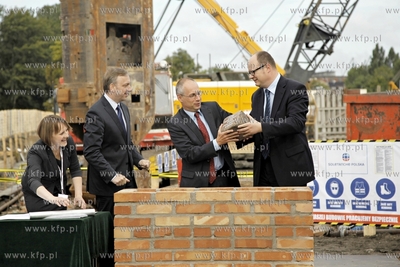 Gdansk. Uroczystosc wmurowania kamienia wegielnego...