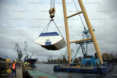 Port Gdanski. Basen weglowy. Rozladunek najciezszych...