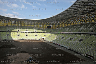 Wymiana murawy na stadionie pilkarskim PGE Arena w...