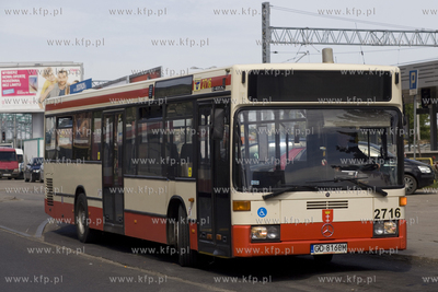 Autobus Mercedes 0 405N na pętli autobusowej przy...