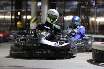 Fun Arena. Wyścig gwiazd. Na torze gokartów elektrycznych...