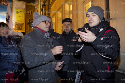 Gdańsk. Targ Drzewny. Demonstracja środowisk opozycyjnych...