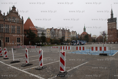 Na Targu węglowym w Gdańsku rozstawiane są pawilony...