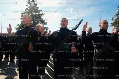 Gdynia. Skwer Kościuszki. 127 podchorążych I roku...