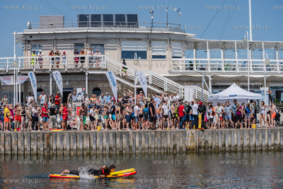 Sopot. 12. Charytatywny skok z molo do morza dla Moniki...