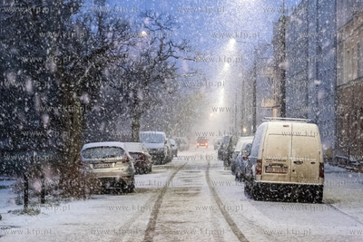 Gdańsk, Wrzeszcz. Intsnsywne opady śniegu. 03.01.2025...