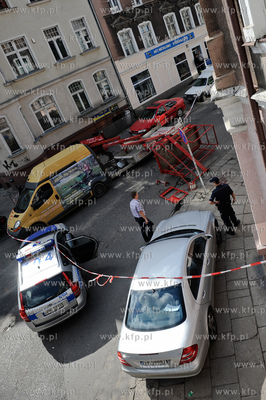 Gdansk. Ul Wajdeloty. Wypadek na wysokosci, w ktorym...