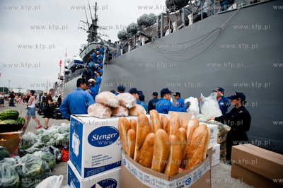 Gdynia. Nabrzeze Pomorskie. Uroczyste powitanie japonskiego...