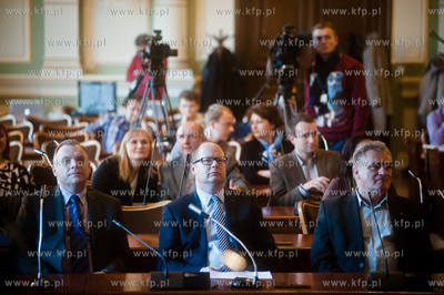 Gdansk. Nowy Ratusz. Ogloszenie wynikow glosowania...