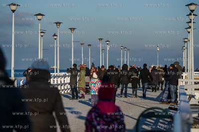 Gdansk. Mrozne, sloneczne, sobotnie popoludnie na plazy...