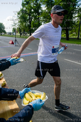 Zawodnicy na trasie I PZU Gdansk Maraton.
17.05.2015
fot....