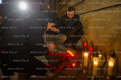 Gdansk. Obchody 45. rocznicy Grudnia '70.
Zapalenie...