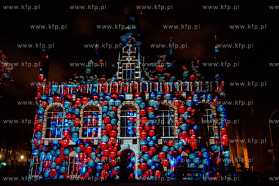 Gdansk. Video mapping pt. Sladami Gdanskiej Nauki wyswietlany...