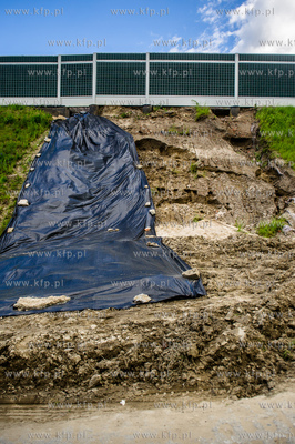 Gdańsk. Uszkodzony przez silne opady deszczu nasyp...
