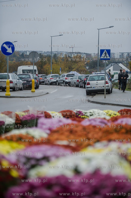Gdańsk. Cmentarz Łostowicki. Dzień Wszystkich Świętych....