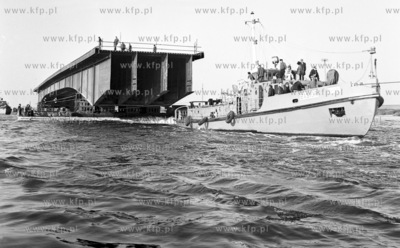 Montaz mostu na Wisle w Kiezmarku. 10.10.1972 pazdziernik...