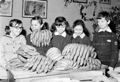 Dzieci ze Szkoly Podstawowej nr 67 w Gdansku podziwiaja...