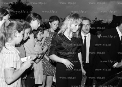 Aktorzy Magdalena Zawadzka i Tadeusz Lomnicki wsrod...