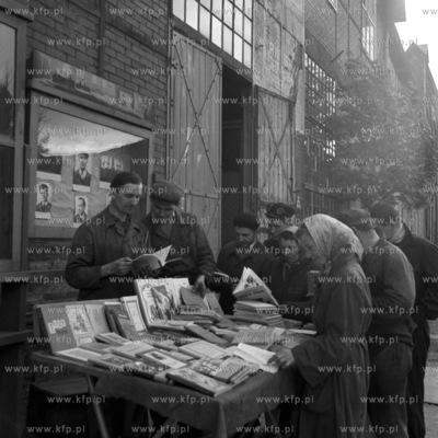 Kiermasz książek.  (Lata 50).
1959
0001728z
Fot....