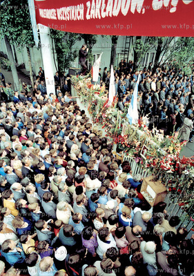 Strajk w Stoczni Gdanskiej im Lenina. Nz. msza w Stoczni...