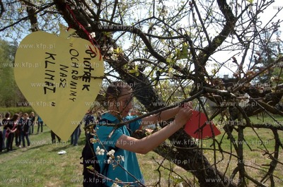 Mlodziez z roznych regionow Polski w miejscowosci Zagorzyczki...