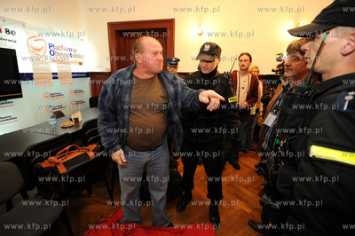 13 zwiazkowcow z sierpnia 80 okupowalo w Szczecinie...