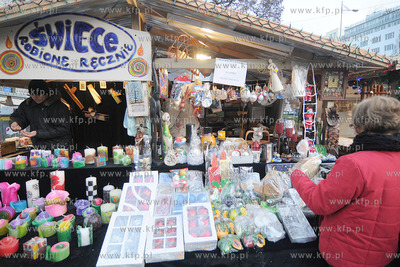 Gdynia. Jarmark swiateczny na Skwerze Kosciuszki uzbiegu...