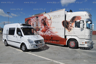 Promem linii FINNLINES przyplynely do gdynskiego portu...