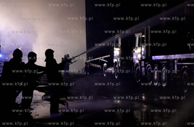 Gdansk. Pozar znajdujacej sie na terenie Stoczni Gdanskiej...