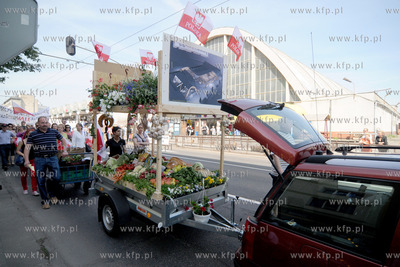 Kupcy z gdyńskiej hali targowej przeszli ulicami Gdyni...