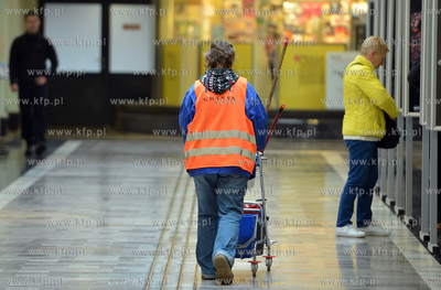 Serwis sprzatajacy na Dworcu Gdynia Glowna Osobowa...