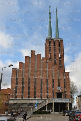 Gdynia. Kradziez skarbony z pieniedzmi z kosciola sw....