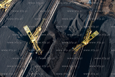 Port Gdańsk z lotu ptaka. NZ skladowisko wegla w Porcie...