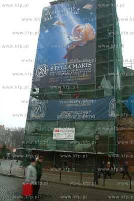 Katownia w Gdansku z reklama wydawnictwa Stella Maris.29.11.2002fot....